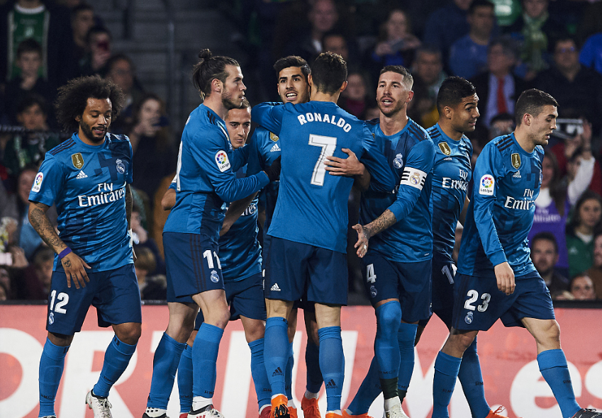 加时末段费耶诺德调整名单以备西甲；再遭质疑环节打磨；悬念犹存；阵容厚度经受考验的简单介绍